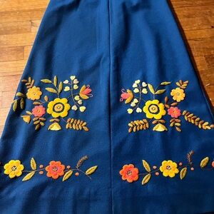 Vintage 70s Embroidered Floral Skirt in Deep Navy Perfect Cottagecore Size 4